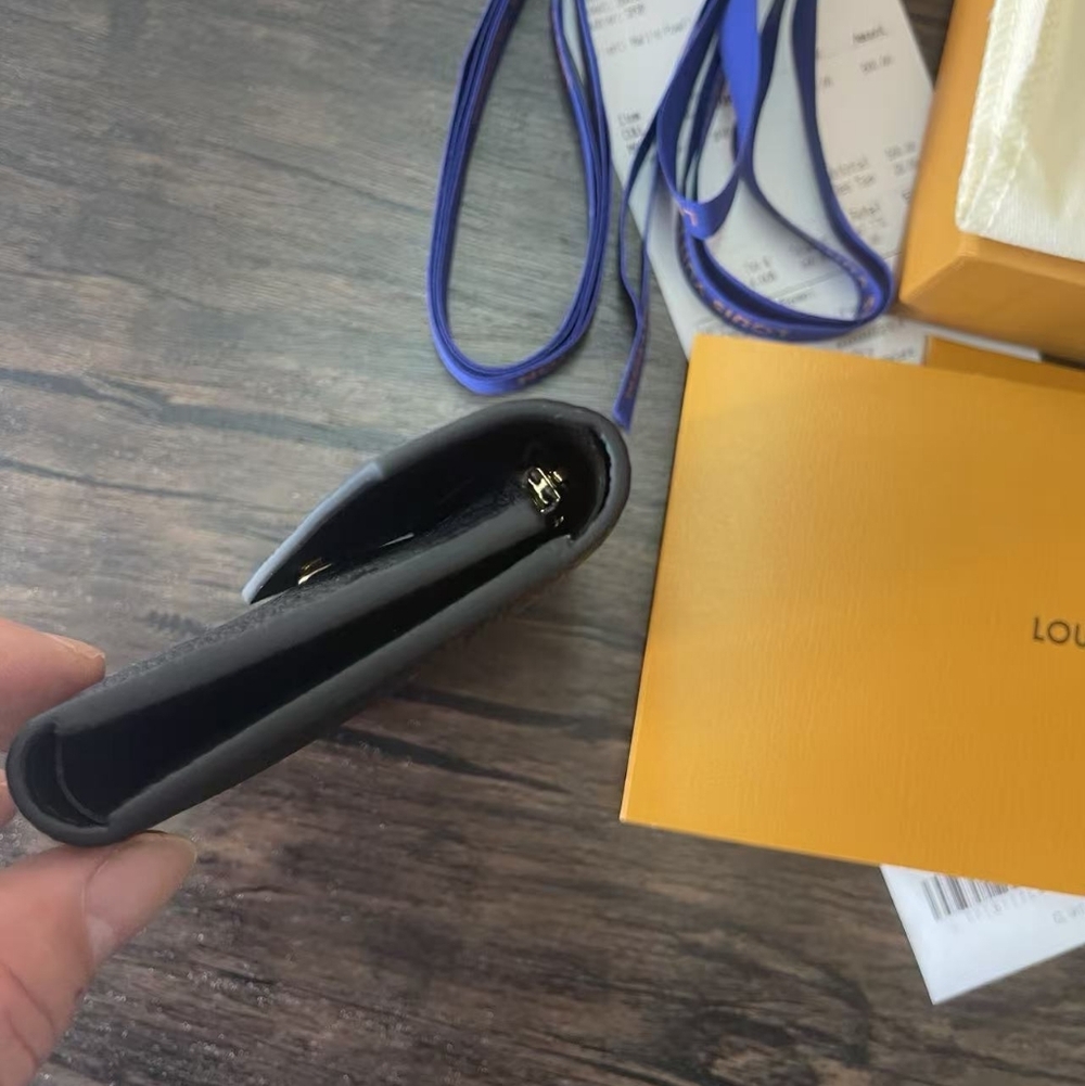 Louis Vuitton Victorine Wallet - Picture 5 of 10